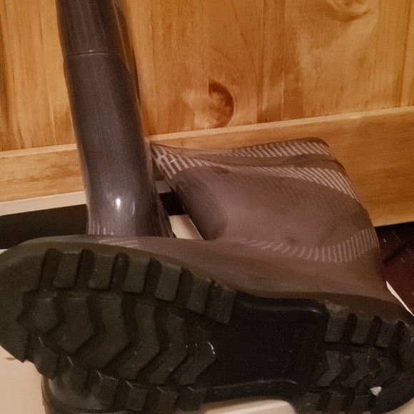 Rain Boots - Picture 3 of 5